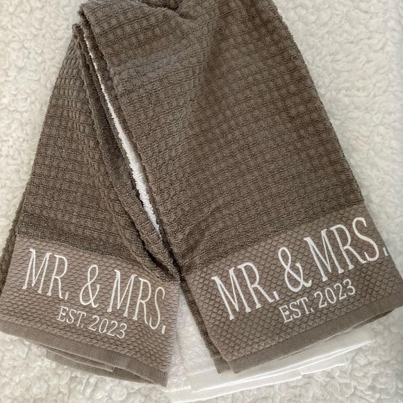 Mr. & Mrs. 2023 grey and white Deborah Connolly hand towels, set of 3 - Picture 3 of 5